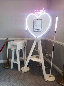 White Heart Photo Pod